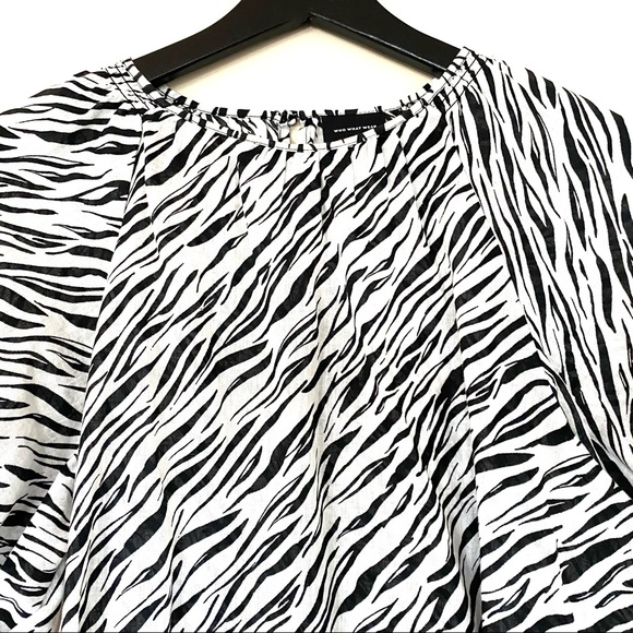 Who What Wear Animal Print Top - Picture 3 of 7